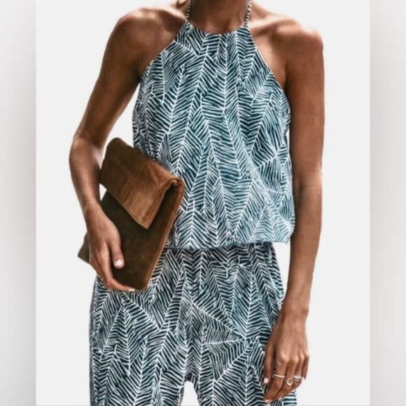 VICI “seeking shade” tropical leaf print pocketed halter jumpsuit w/overlay. L - Picture 13 of 15